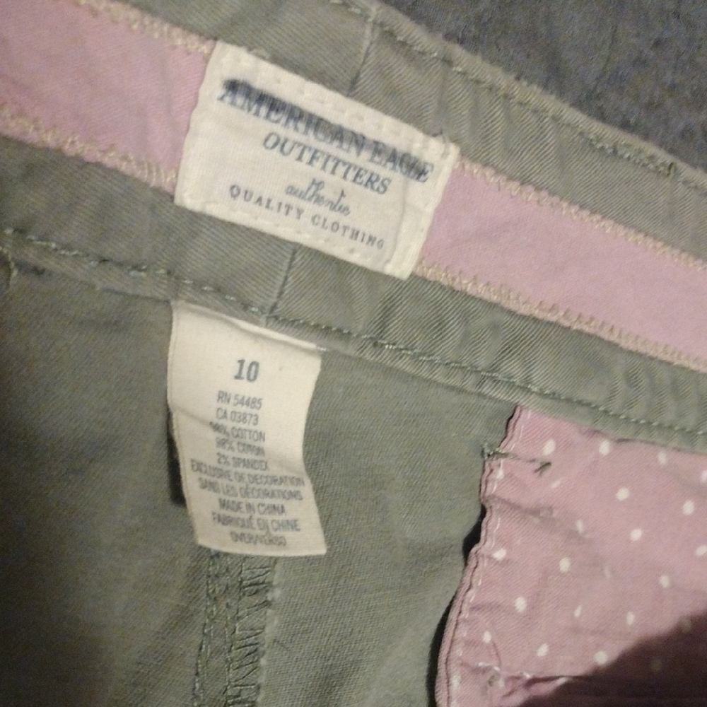 American Eagle Outfitters Women's Light Gray Shorts With Pink Inside Lining​ - Picture 3 of 10